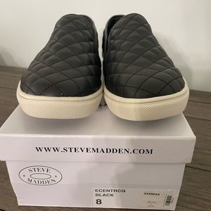Steve Madden Ecentrcq in Black (New in Box)